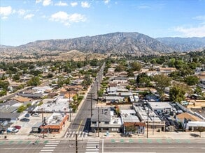 7969 Foothill Blvd, Sunland, CA à louer Aérien– Image 1 sur 11