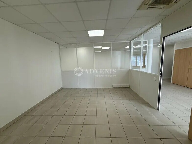 Bureau dans Limas à louer - Photo intérieure – Image 3 sur 11
