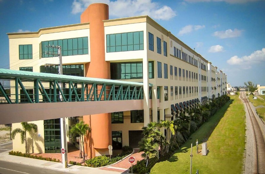 444 W Railroad Ave, West Palm Beach, FL à louer - Photo de l’immeuble – Image 3 sur 12