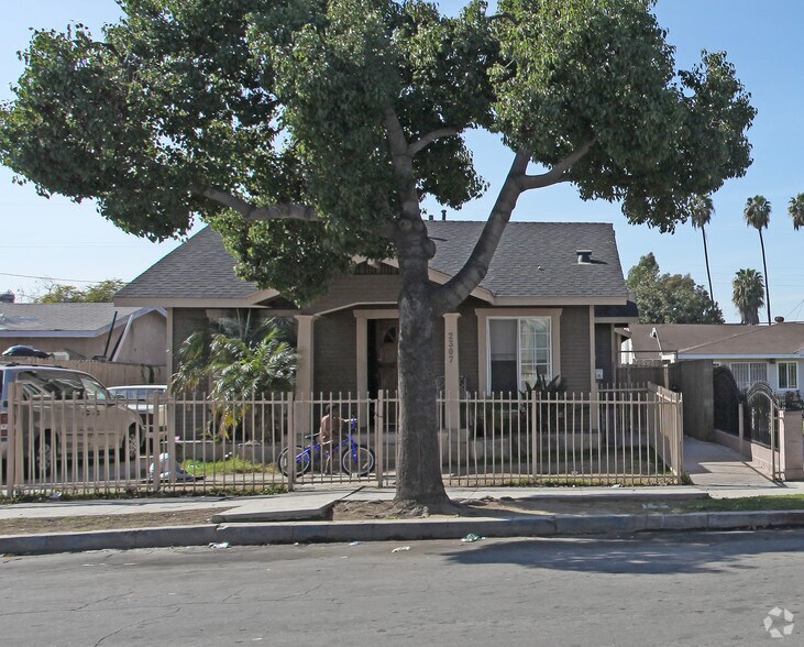2307 Locust Ave, Long Beach, CA à vendre - Photo de l’immeuble – Image 2 sur 3