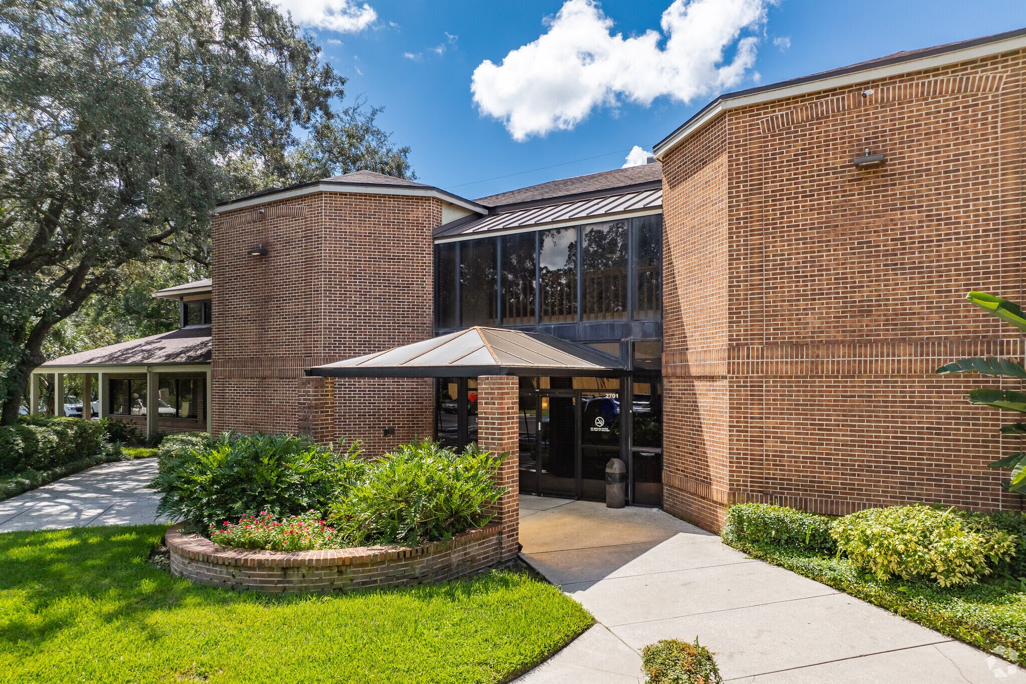 2701 W Busch Blvd, Tampa, FL à vendre Photo de l’immeuble– Image 1 sur 24