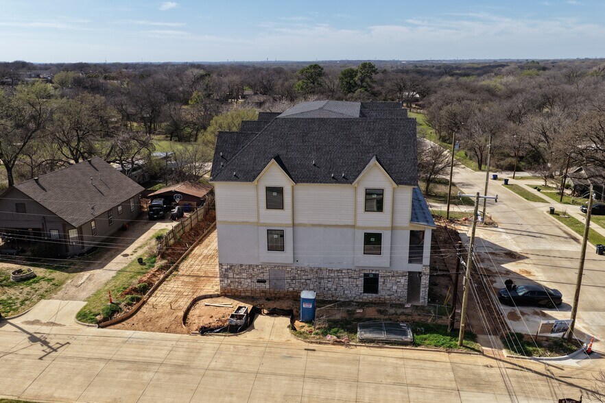 301 Oak st, Mansfield, TX à vendre - Photo de l’immeuble – Image 2 sur 22