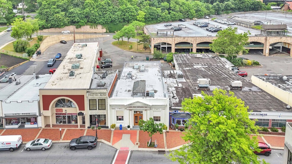 50 School St, Glen Cove, NY à vendre - Photo de l’immeuble – Image 2 sur 22