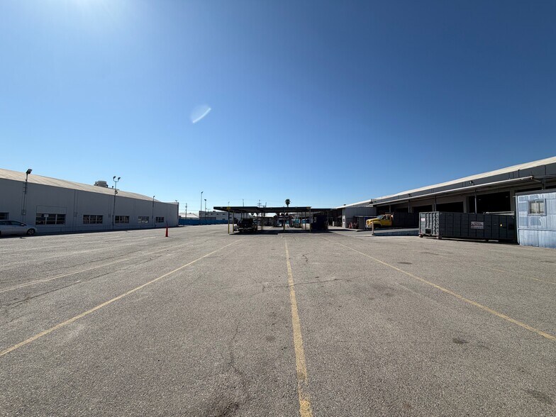 5500 W Century Blvd, Los Angeles, CA à louer - Photo de l’immeuble – Image 3 sur 8