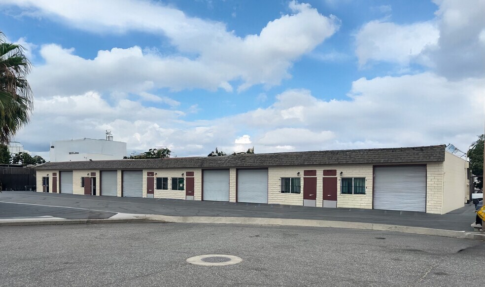 1117-1127 W Alvarez Ave, Orange, CA à vendre - Photo de l’immeuble – Image 1 sur 6
