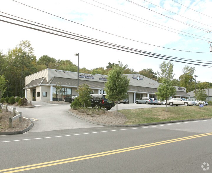 11 N Main St, East Hampton, CT à louer - Photo de l’immeuble – Image 2 sur 2