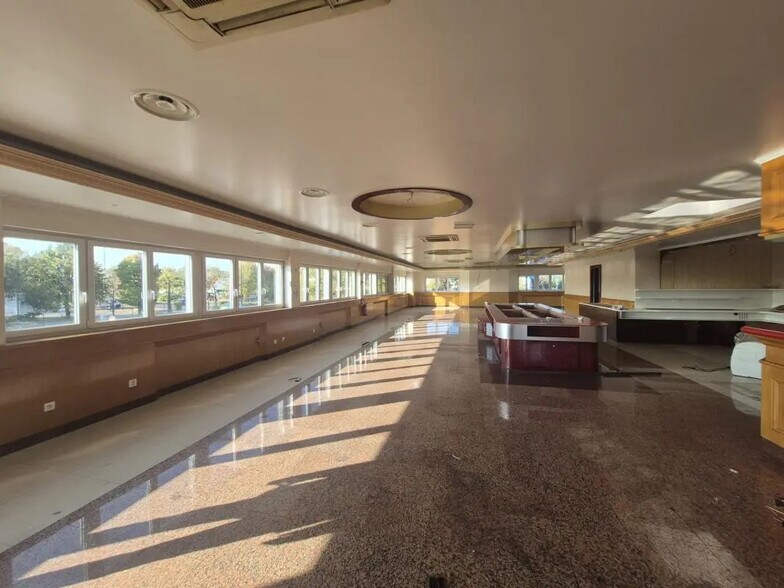 Local commercial dans Sartrouville à louer - Photo intérieure – Image 2 sur 4