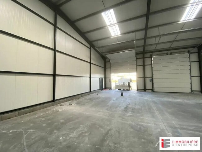 Plus de détails pour Local d'activités à louer