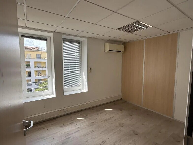 2 Boulevard Antoine De Saint-Exupéry, Lyon à louer - Photo de l’immeuble – Image 3 sur 4