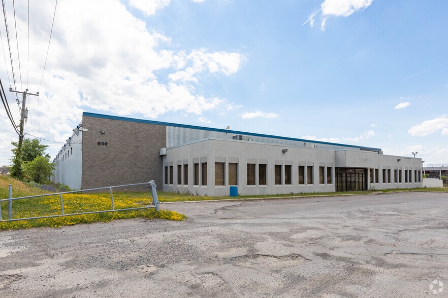 8100-8200 Boul Cavendish, Saint-Laurent, QC à louer - Photo principale – Image 1 sur 3