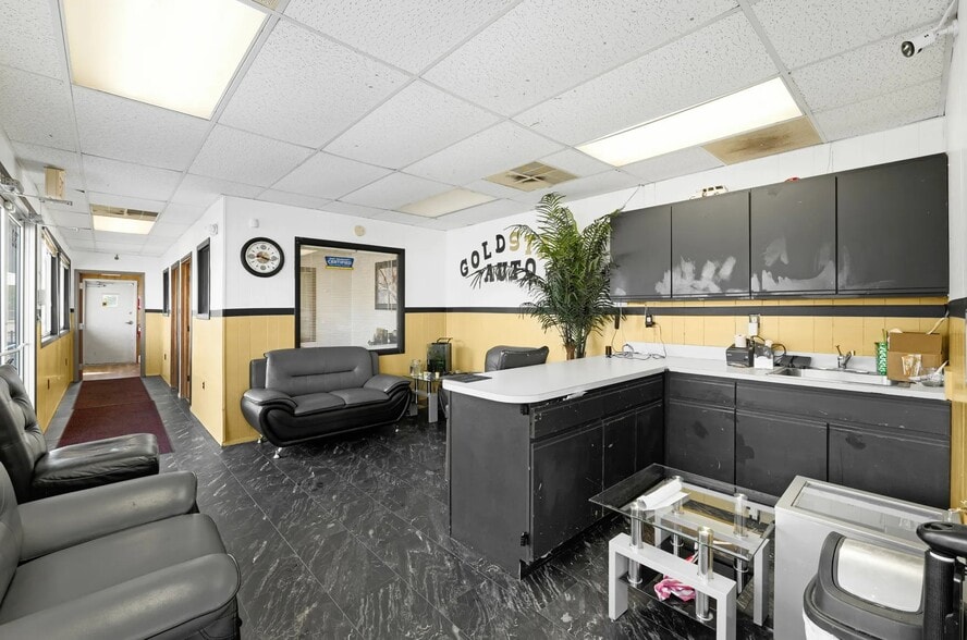 736 Woodville Rd, Toledo, OH à louer - Photo intérieure – Image 3 sur 16