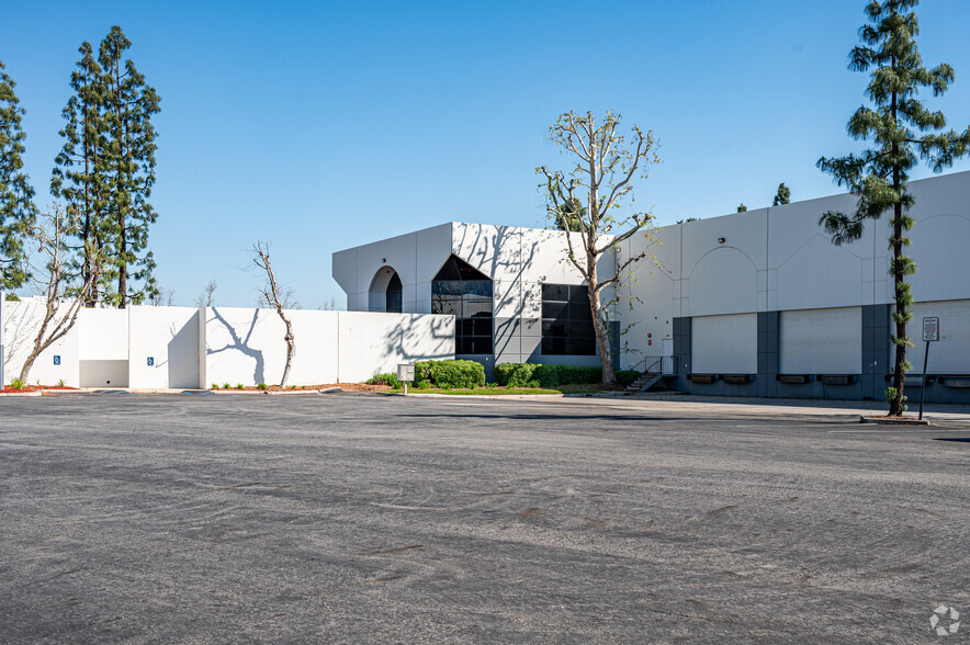 1550-1590 S Archibald Ave, Ontario, CA à louer - Photo de l’immeuble – Image 2 sur 6