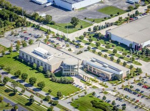 377 W River Woods Pky, Milwaukee, WI - Vue aérienne  vue de carte