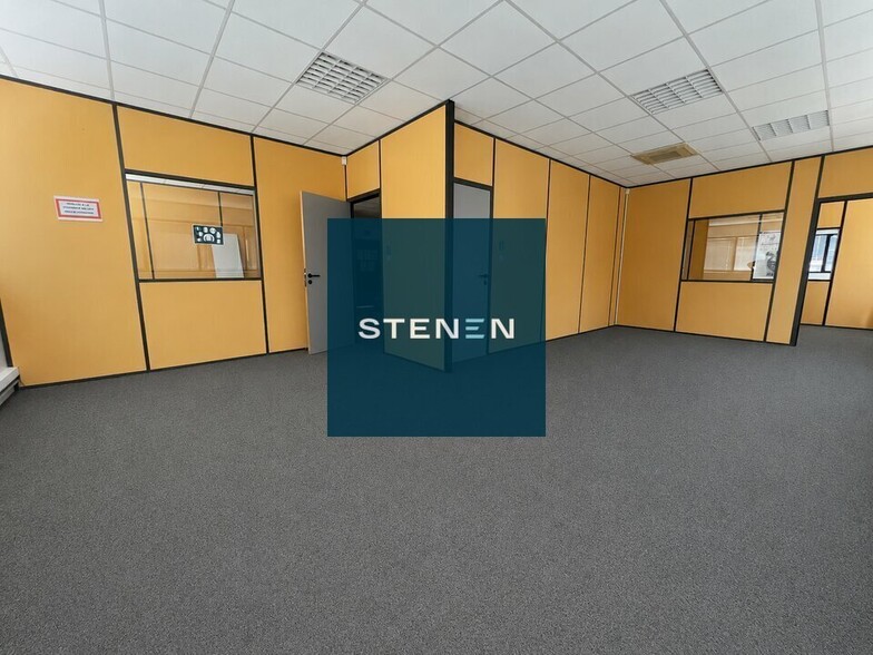 532 Avenue Des Chasseens, Gardanne à louer - Photo de l’immeuble – Image 3 sur 10