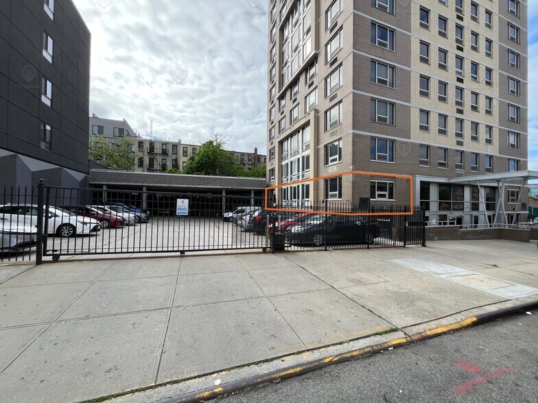 358 Grove St, Brooklyn, NY à vendre - Photo de l’immeuble – Image 1 sur 1