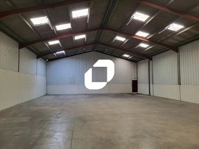 Plus de détails pour Bureau, Industriel/Logistique à louer