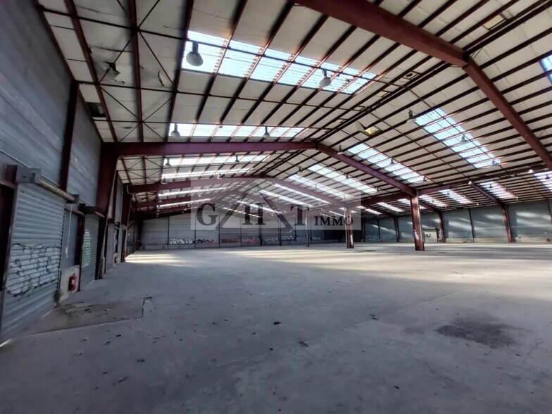 Industriel/Logistique dans Provins à vendre - Photo de l’immeuble – Image 1 sur 8