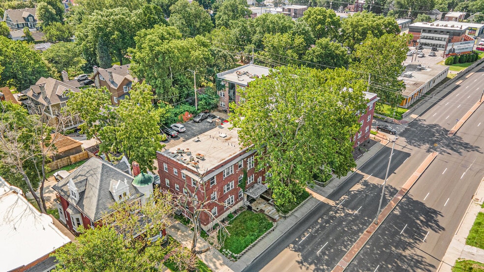 3727 Southwest Trfy, Kansas City, MO à vendre - Photo principale – Image 1 sur 1