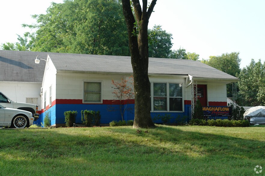 11702 Shelbyville Rd, Louisville, KY à vendre - Photo de l’immeuble – Image 3 sur 8