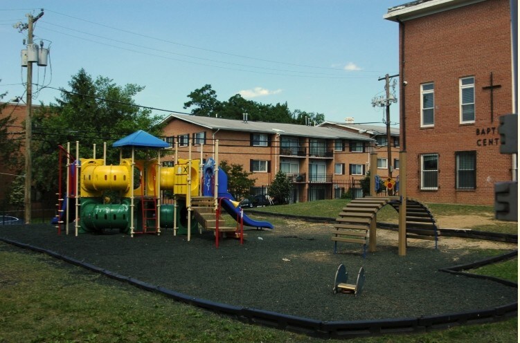 4025 9th St SE, Washington, DC à louer - Photo de l’immeuble – Image 2 sur 7