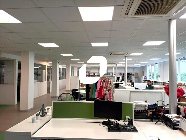 Local d’activités dans Marcq-en-Baroeul à louer - Photo de l’immeuble – Image 2 sur 7