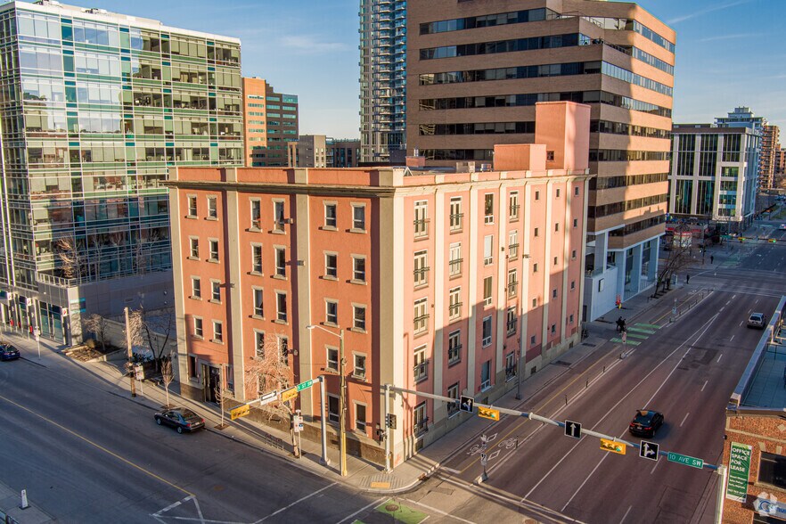 535 10th Ave SW, Calgary, AB à vendre - Photo de l’immeuble – Image 3 sur 6