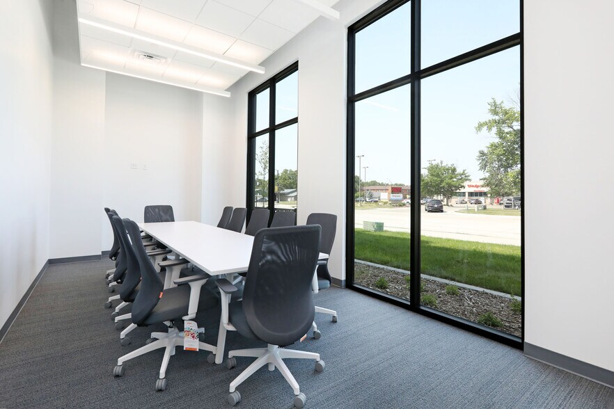 NW 62nd & Merle Hay Rd, Johnston, IA à louer - Photo de l’immeuble – Image 2 sur 30