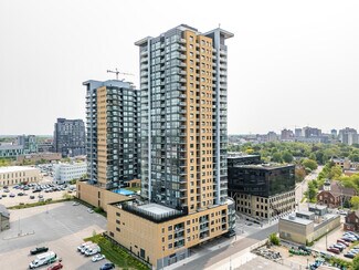 Plus de détails pour 108 Garment St, Kitchener, ON - Logement à vendre