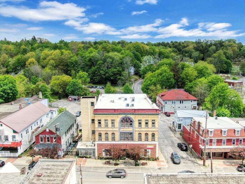 59 N Main St, Liberty, NY à vendre - Photo de l’immeuble – Image 2 sur 61