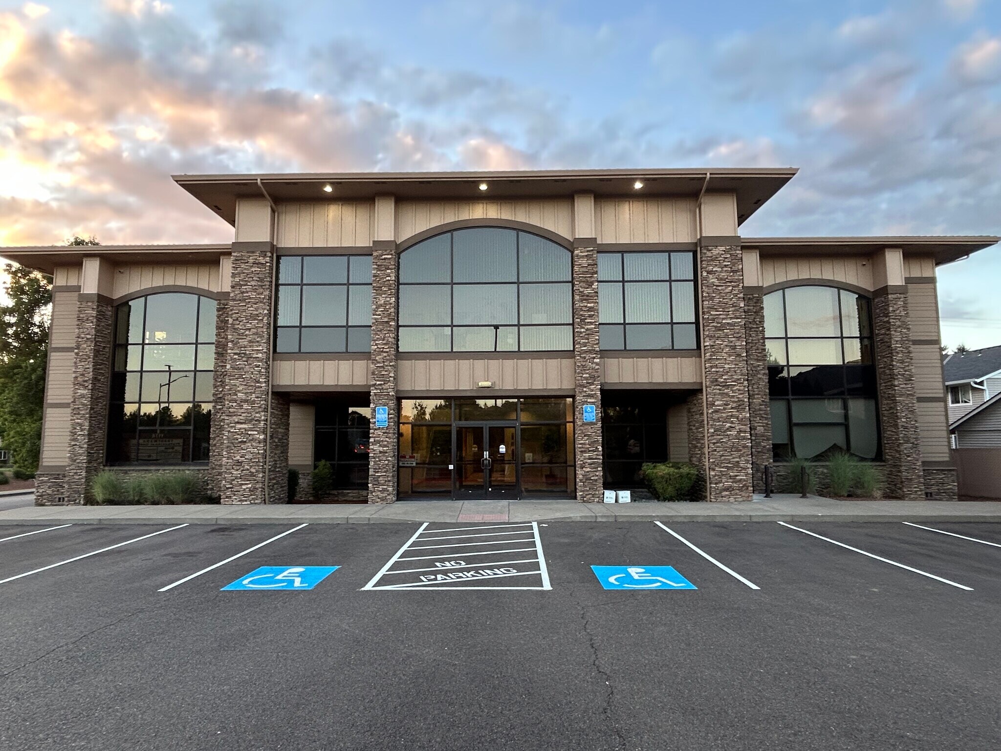 1174 NW Cornucopia St, Salem, OR à louer Photo de l’immeuble– Image 1 sur 9