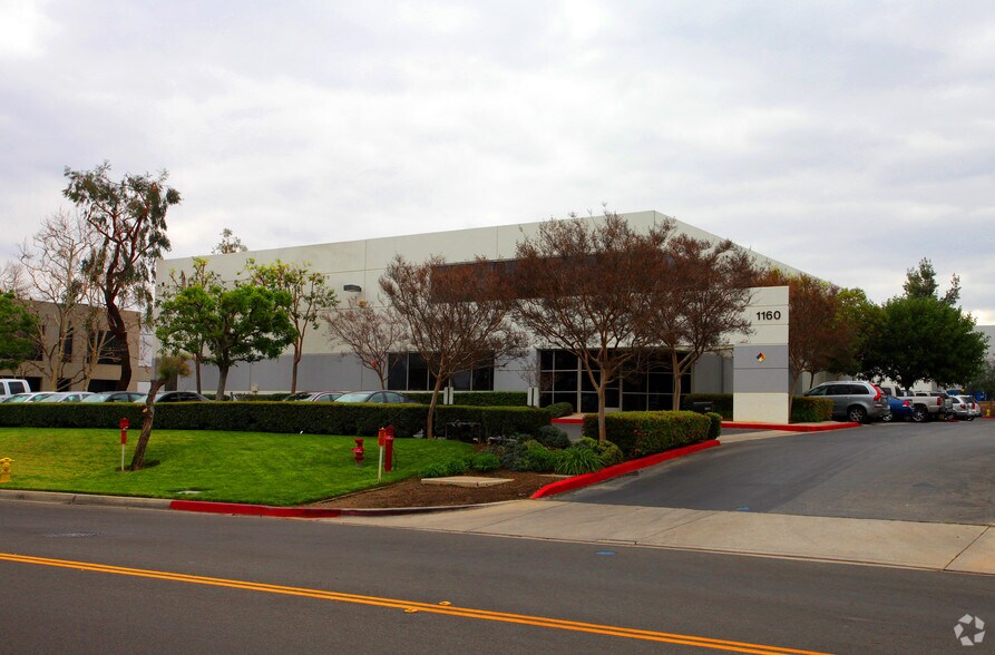 1160 California Ave, Corona, CA à louer - Photo de l’immeuble – Image 2 sur 4