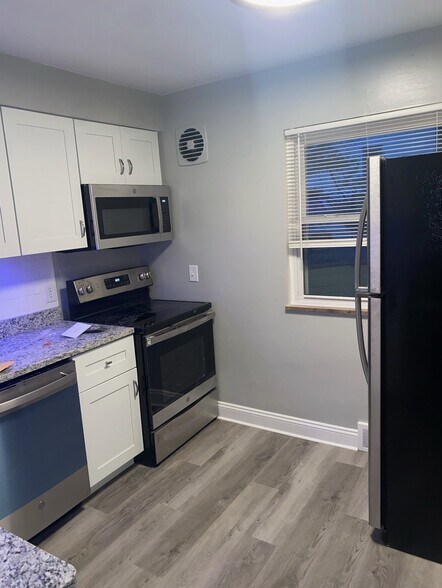 5120 Glenwood Ave, Youngstown, OH à vendre - Photo intérieure – Image 2 sur 18