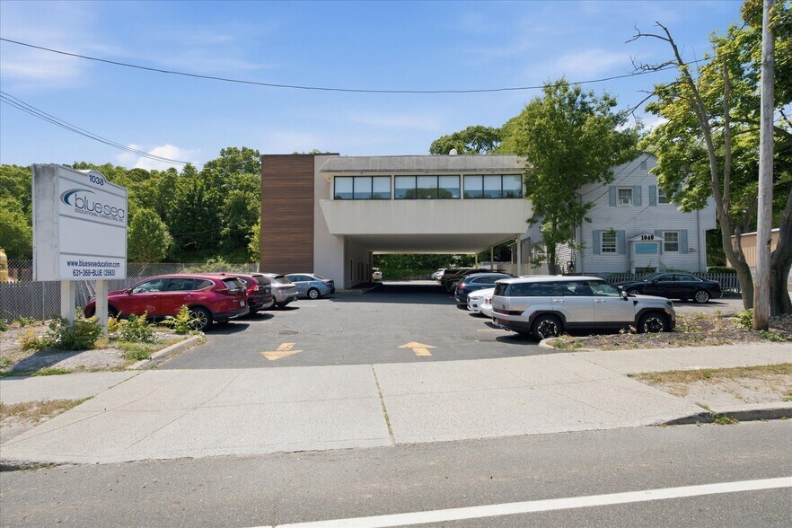 1038 West Jericho Tpke, Smithtown, NY à vendre - Photo de l’immeuble – Image 3 sur 54