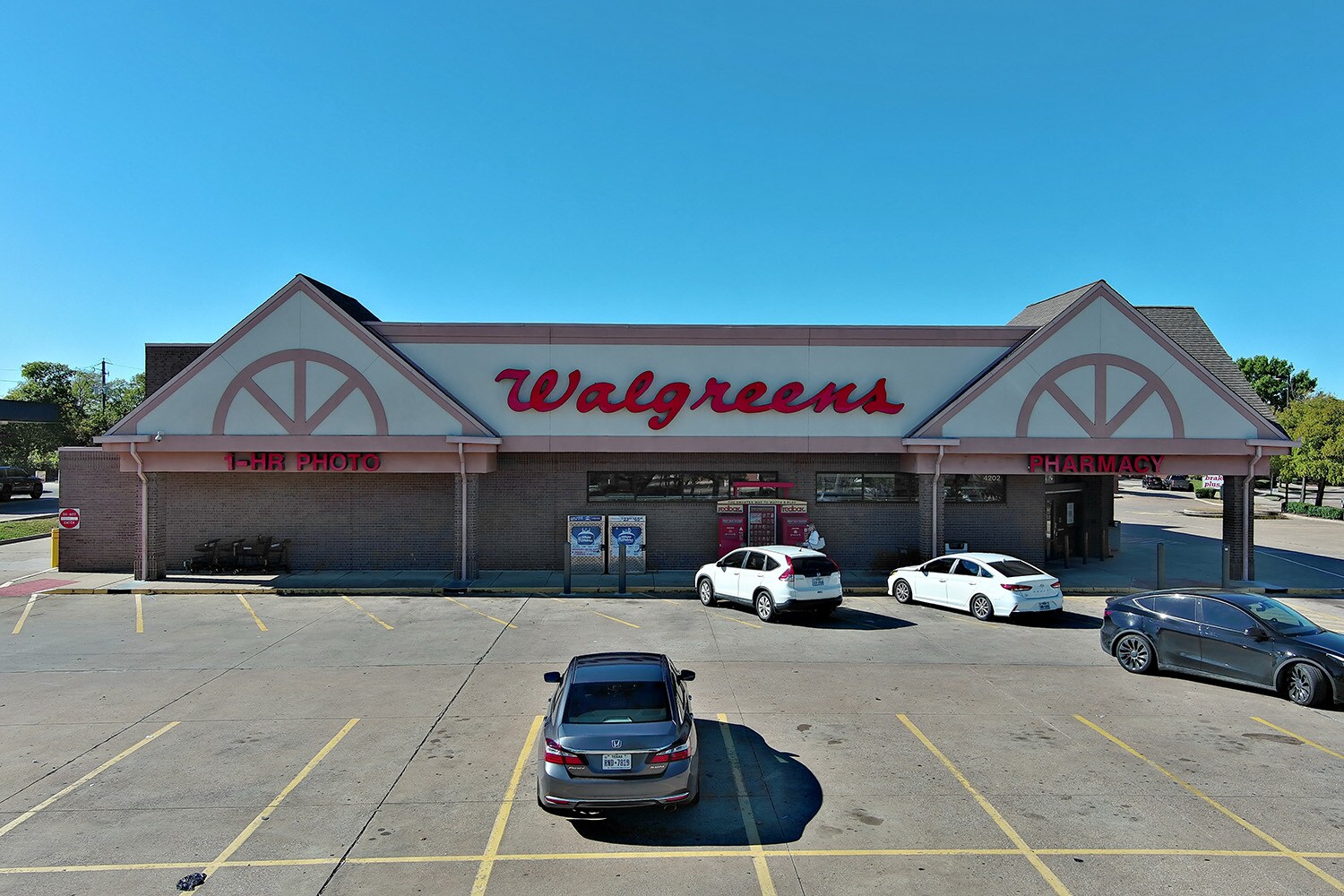 4202 S Carrier Pky, Grand Prairie, TX à vendre Photo principale– Image 1 sur 10
