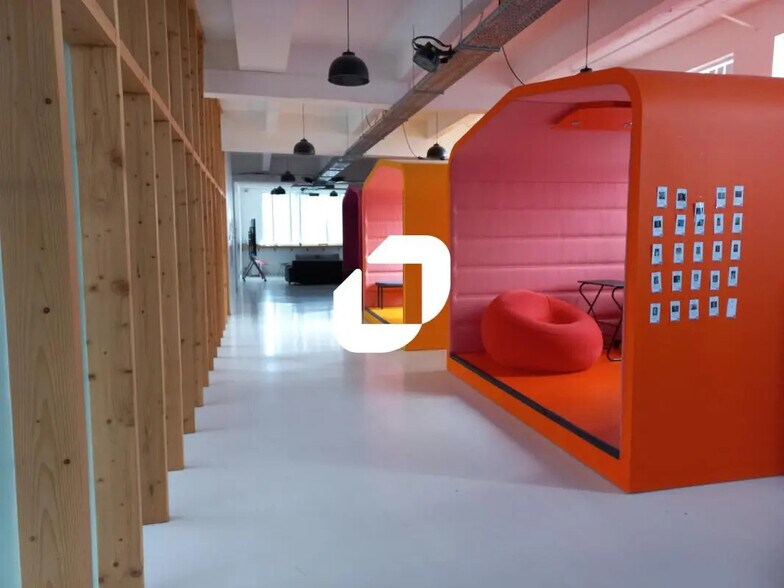 Bureau dans Roubaix à louer - Photo de l’immeuble – Image 1 sur 18