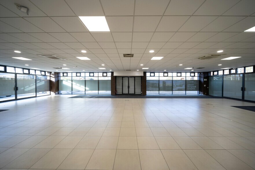 Harwoods Pulborough London Road portefeuille de 2 biens à vendre sur LoopNet.fr - Photo de l’immeuble – Image 3 sur 6