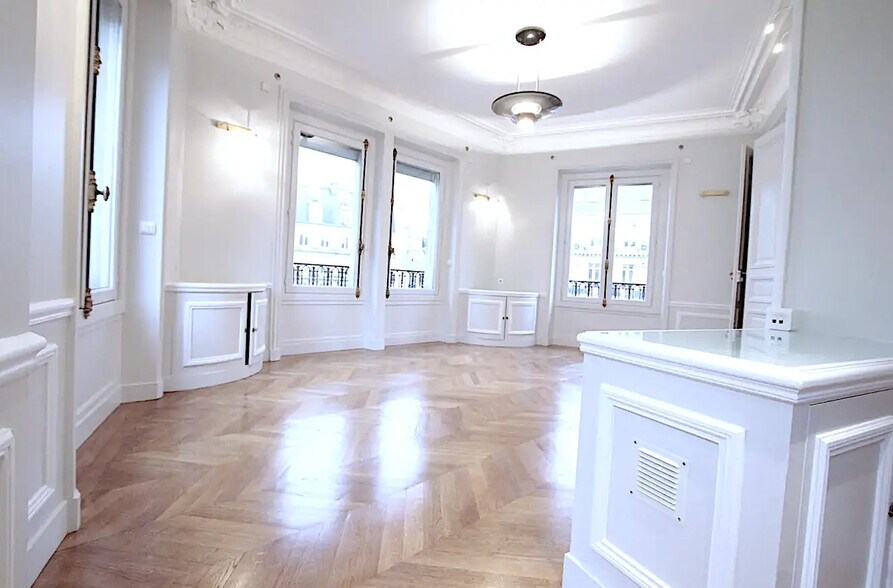 Bureau dans Paris à louer - Photo de l’immeuble – Image 1 sur 4