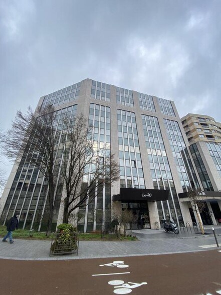 Bureau dans Suresnes à vendre - Photo de l’immeuble – Image 1 sur 15