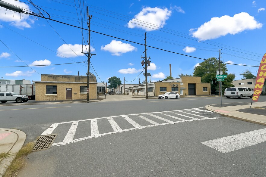 1717 W Elizabeth Ave, Linden, NJ à vendre - Photo principale – Image 1 sur 4