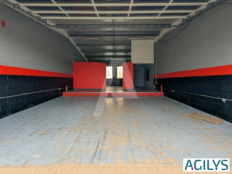 Local d’activités dans Linas à louer - Photo intérieure – Image 1 sur 10