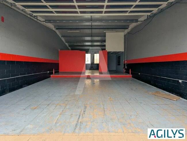 Plus de détails pour Local d'activités à louer