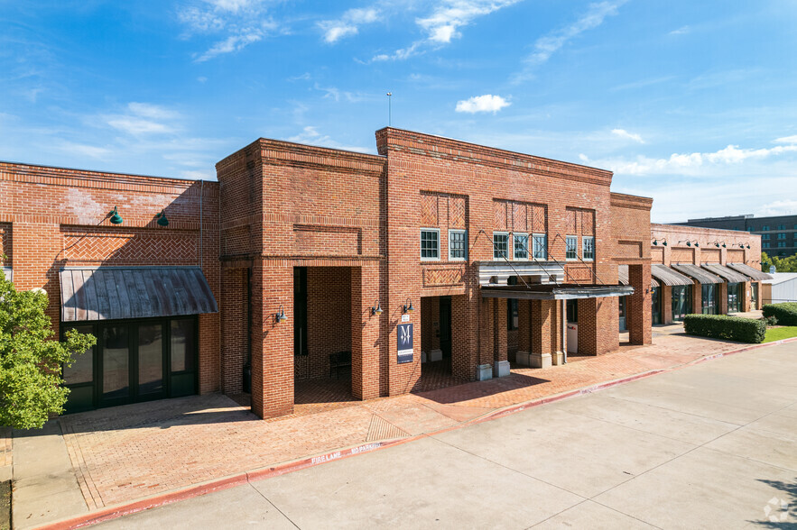 611 S Main St, Grapevine, TX à louer - Photo principale – Image 1 sur 8