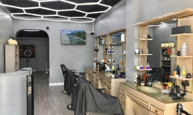 77-77A Queens Rd, Buckhurst Hill à vendre - Photo de l’immeuble – Image 2 sur 9