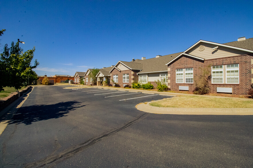 224 E Central Ave, Andover, KS à vendre - Photo de l’immeuble – Image 1 sur 129