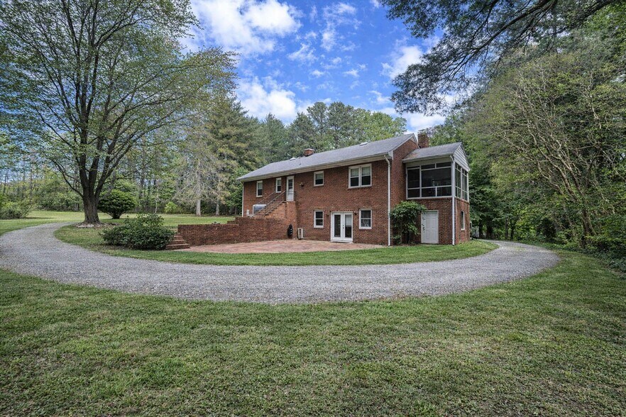 7999 Fast Ln, Mechanicsville, VA à vendre - Photo de l’immeuble – Image 2 sur 10