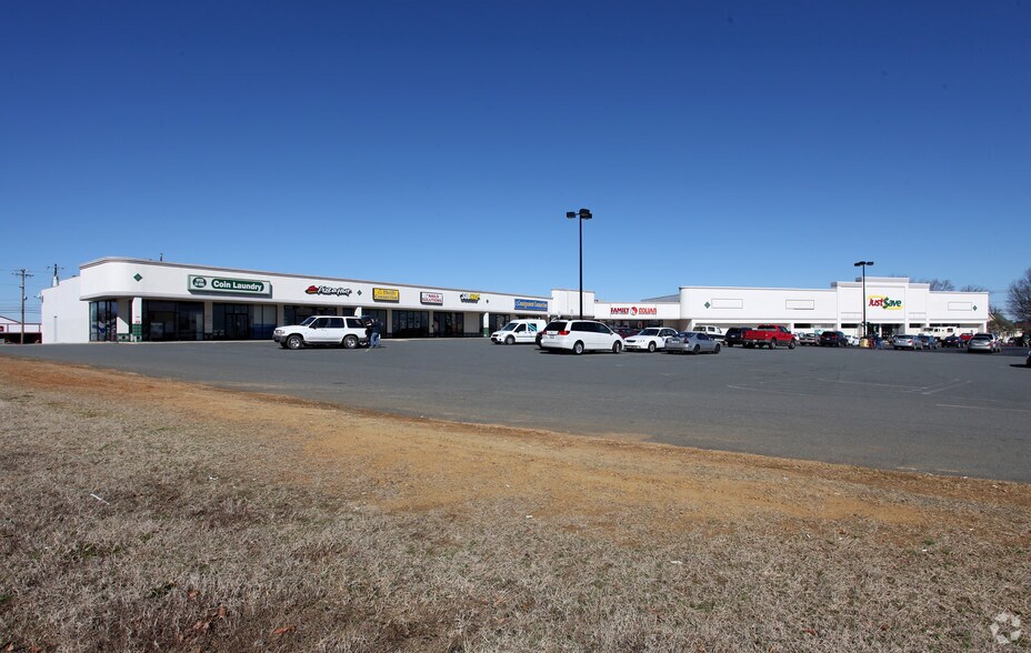 807-825 Main St, Graham, NC à louer - Photo de l’immeuble – Image 3 sur 9