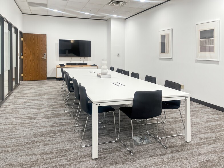 505 E Huntland Dr, Austin, TX à louer - Photo de l’immeuble – Image 3 sur 14