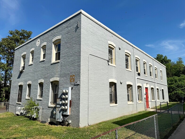 4912 & 4916 Nash Street NE portefeuille de 2 biens à vendre sur LoopNet.fr - Photo de l’immeuble – Image 3 sur 12