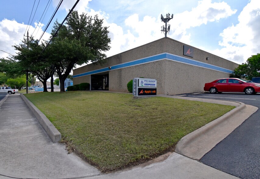10705 Metric Blvd, Austin, TX à louer - Photo principale – Image 1 sur 4