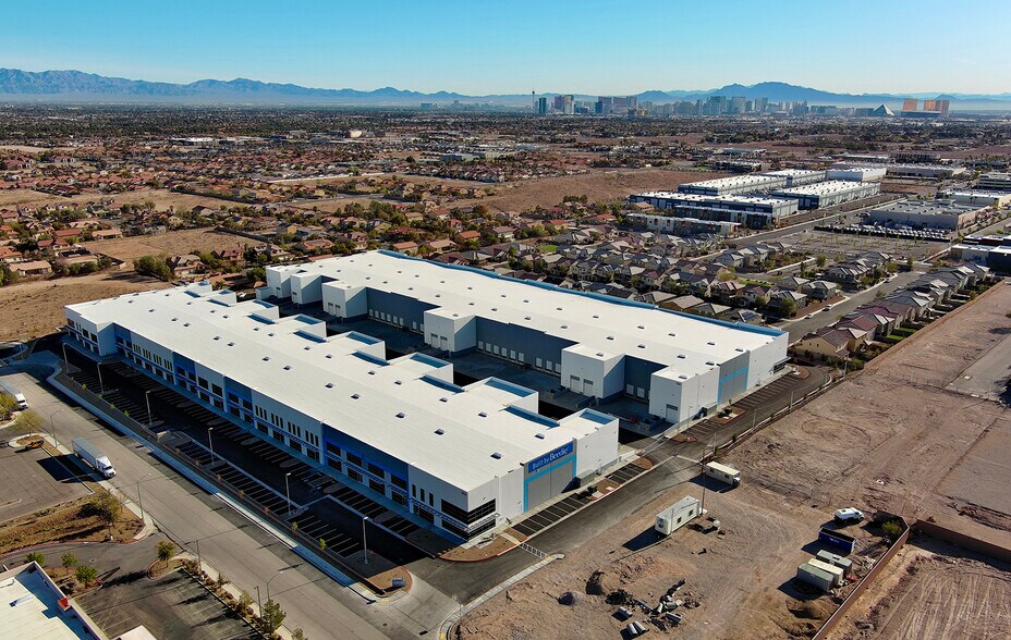 6340 S Pioneer Way, Las Vegas, NV à vendre - Photo de l’immeuble – Image 2 sur 2